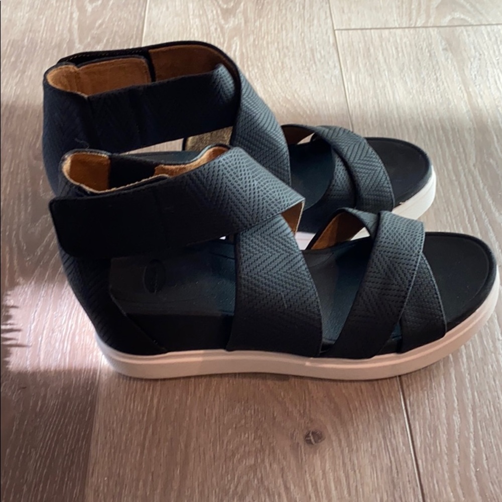 Dr Scholl’s black strappy wedge sandals